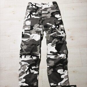 U.S. Army Woodland Camouflage Combat Trouser Size Small-Short